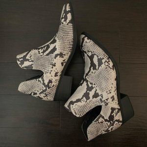 Madden Girl Black/White Snakeskin Print Ankle Boot